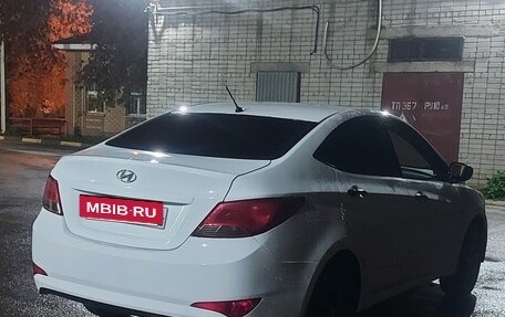 Hyundai Solaris II рестайлинг, 2015 год, 600 000 рублей, 5 фотография