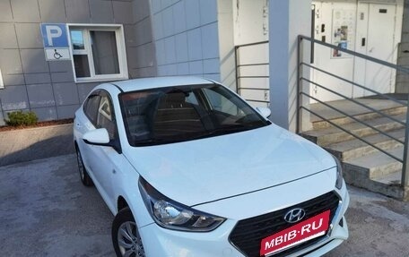 Hyundai Solaris II рестайлинг, 2019 год, 1 350 000 рублей, 3 фотография