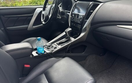 Mitsubishi Pajero Sport III рестайлинг, 2018 год, 2 900 000 рублей, 18 фотография