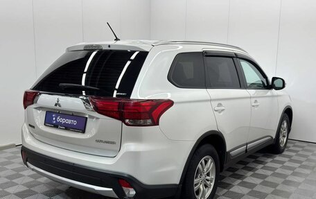 Mitsubishi Outlander III рестайлинг 3, 2016 год, 1 670 000 рублей, 3 фотография