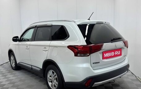 Mitsubishi Outlander III рестайлинг 3, 2016 год, 1 670 000 рублей, 5 фотография