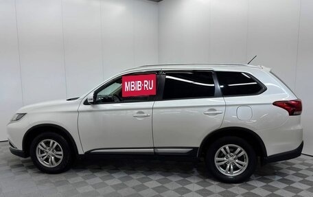 Mitsubishi Outlander III рестайлинг 3, 2016 год, 1 670 000 рублей, 8 фотография