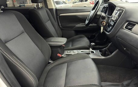 Mitsubishi Outlander III рестайлинг 3, 2016 год, 1 670 000 рублей, 16 фотография