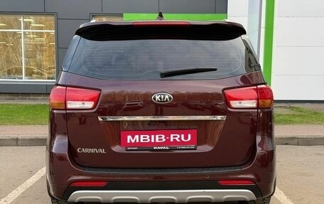 KIA Carnival III, 2015 год, 2 260 000 рублей, 6 фотография