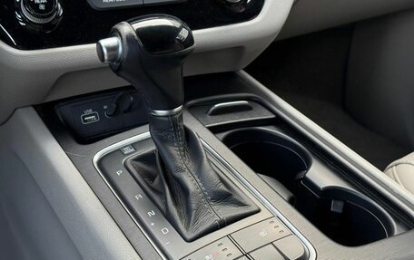 KIA Carnival III, 2015 год, 2 260 000 рублей, 15 фотография