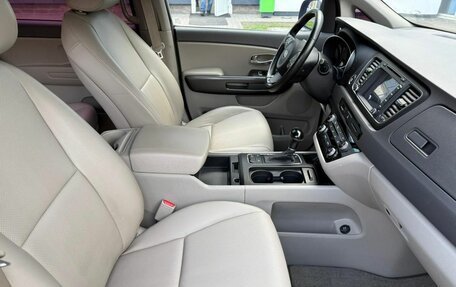 KIA Carnival III, 2015 год, 2 260 000 рублей, 9 фотография
