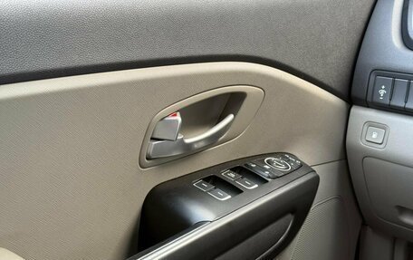 KIA Carnival III, 2015 год, 2 260 000 рублей, 16 фотография