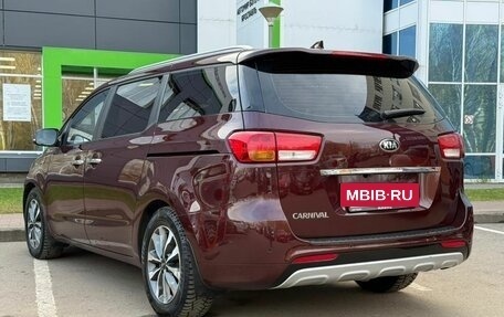 KIA Carnival III, 2015 год, 2 260 000 рублей, 7 фотография