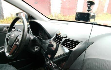 Hyundai Solaris II рестайлинг, 2014 год, 700 000 рублей, 4 фотография