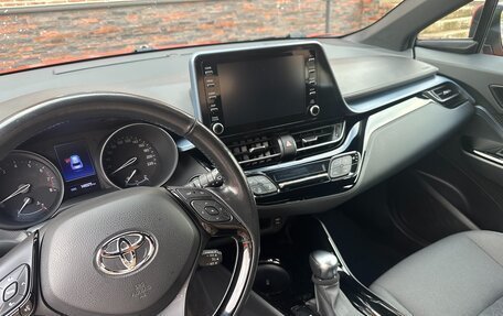 Toyota C-HR I рестайлинг, 2019 год, 1 990 000 рублей, 7 фотография