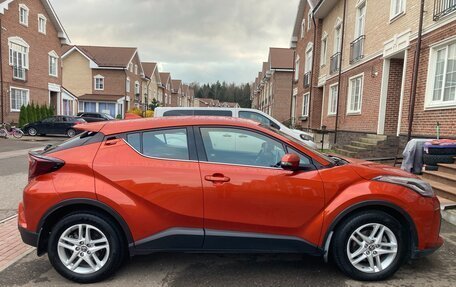 Toyota C-HR I рестайлинг, 2019 год, 1 990 000 рублей, 6 фотография