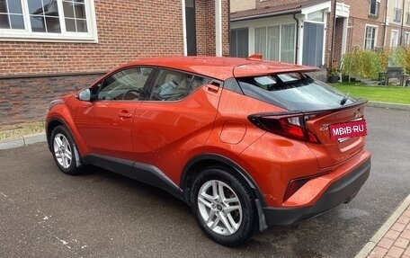 Toyota C-HR I рестайлинг, 2019 год, 1 990 000 рублей, 4 фотография