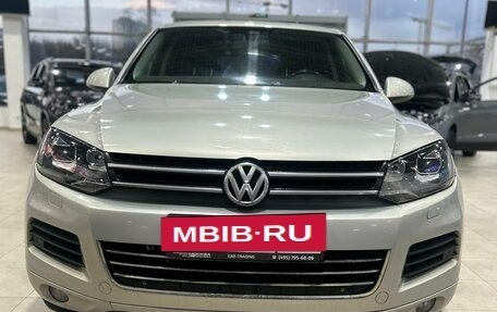 Volkswagen Touareg III, 2011 год, 1 730 000 рублей, 2 фотография