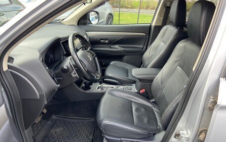 Mitsubishi Outlander III рестайлинг 3, 2013 год, 1 324 000 рублей, 10 фотография