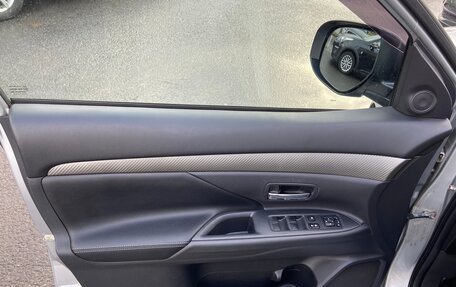 Mitsubishi Outlander III рестайлинг 3, 2013 год, 1 324 000 рублей, 9 фотография