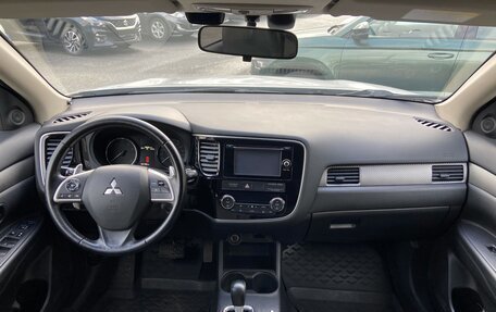 Mitsubishi Outlander III рестайлинг 3, 2013 год, 1 324 000 рублей, 14 фотография