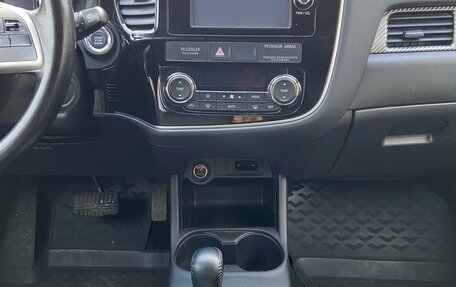 Mitsubishi Outlander III рестайлинг 3, 2013 год, 1 324 000 рублей, 17 фотография