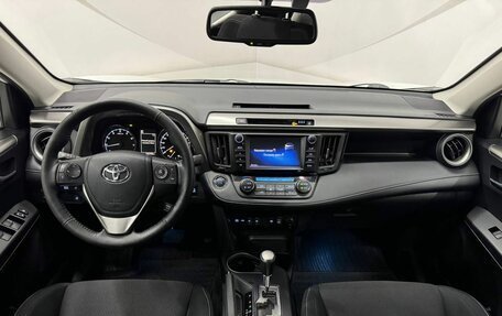 Toyota RAV4, 2018 год, 2 334 000 рублей, 10 фотография
