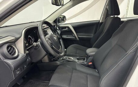 Toyota RAV4, 2018 год, 2 334 000 рублей, 13 фотография