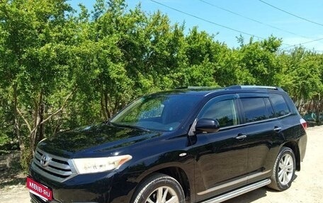 Toyota Highlander III, 2011 год, 2 100 000 рублей, 2 фотография