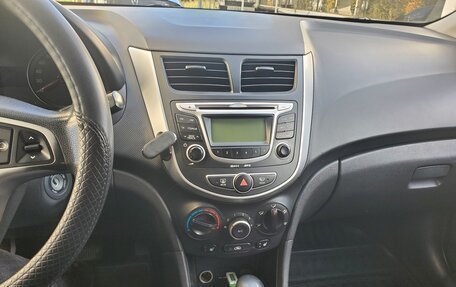 Hyundai Solaris II рестайлинг, 2011 год, 770 000 рублей, 8 фотография