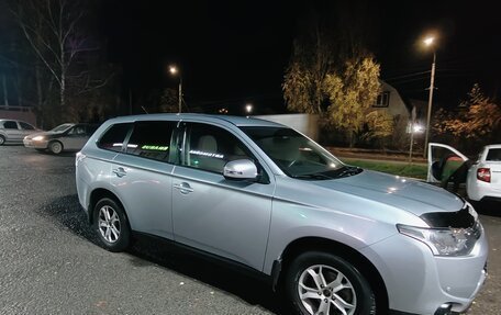 Mitsubishi Outlander III рестайлинг 3, 2013 год, 1 499 000 рублей, 3 фотография