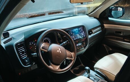 Mitsubishi Outlander III рестайлинг 3, 2013 год, 1 499 000 рублей, 5 фотография