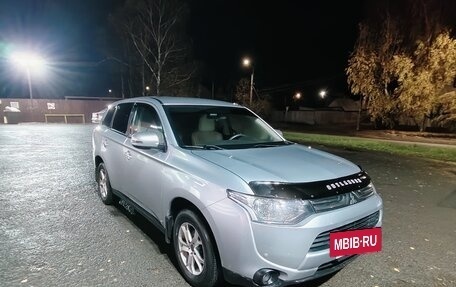 Mitsubishi Outlander III рестайлинг 3, 2013 год, 1 499 000 рублей, 2 фотография