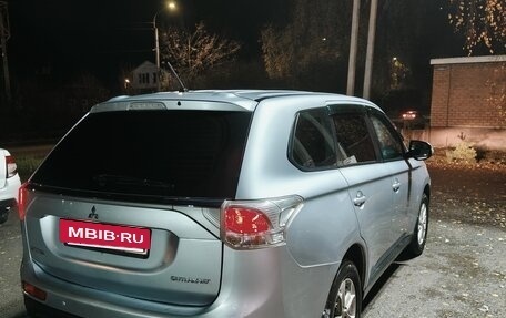 Mitsubishi Outlander III рестайлинг 3, 2013 год, 1 499 000 рублей, 4 фотография