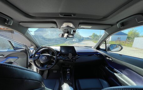 Toyota C-HR I рестайлинг, 2021 год, 3 200 000 рублей, 10 фотография