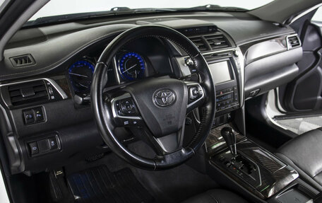 Toyota Camry, 2015 год, 1 855 000 рублей, 19 фотография