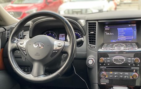 Infiniti QX70, 2015 год, 2 800 000 рублей, 2 фотография
