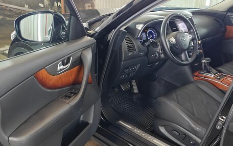 Infiniti QX70, 2015 год, 2 800 000 рублей, 10 фотография