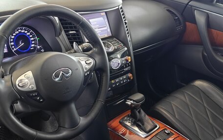 Infiniti QX70, 2015 год, 2 800 000 рублей, 12 фотография