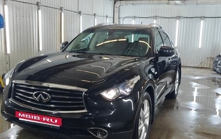 Infiniti QX70, 2015 год, 2 800 000 рублей, 3 фотография