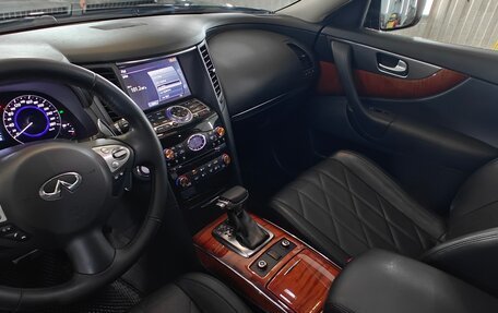 Infiniti QX70, 2015 год, 2 800 000 рублей, 15 фотография