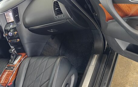 Infiniti QX70, 2015 год, 2 800 000 рублей, 21 фотография