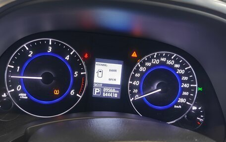 Infiniti QX70, 2015 год, 2 800 000 рублей, 14 фотография