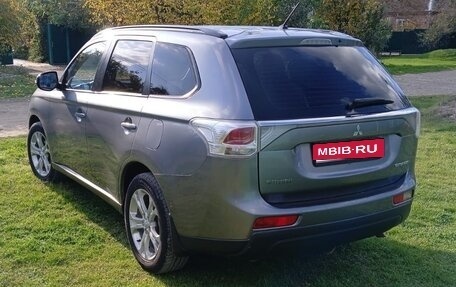 Mitsubishi Outlander III рестайлинг 3, 2012 год, 999 990 рублей, 1 фотография