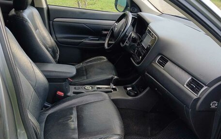 Mitsubishi Outlander III рестайлинг 3, 2012 год, 999 990 рублей, 9 фотография