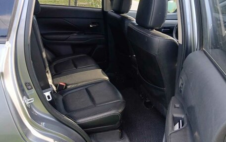 Mitsubishi Outlander III рестайлинг 3, 2012 год, 999 990 рублей, 10 фотография