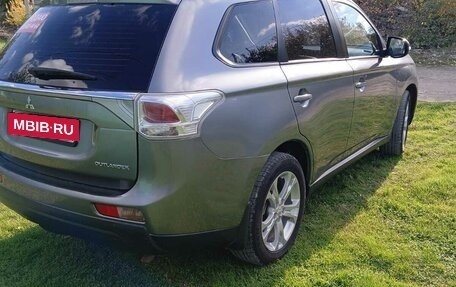 Mitsubishi Outlander III рестайлинг 3, 2012 год, 999 990 рублей, 8 фотография