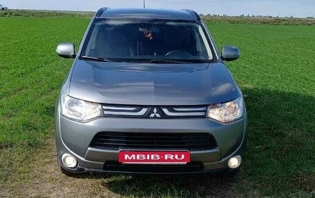 Mitsubishi Outlander III рестайлинг 3, 2012 год, 999 990 рублей, 3 фотография