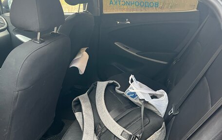 Hyundai Solaris II рестайлинг, 2012 год, 400 000 рублей, 10 фотография