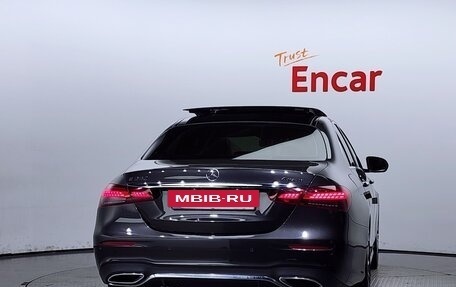 Mercedes-Benz E-Класс, 2021 год, 3 451 000 рублей, 4 фотография