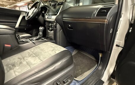 Toyota Land Cruiser Prado 150 рестайлинг 2, 2021 год, 7 200 000 рублей, 12 фотография