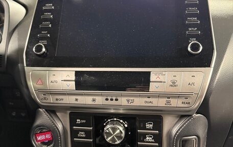 Toyota Land Cruiser Prado 150 рестайлинг 2, 2021 год, 7 200 000 рублей, 10 фотография