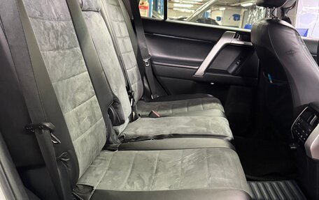 Toyota Land Cruiser Prado 150 рестайлинг 2, 2021 год, 7 200 000 рублей, 14 фотография