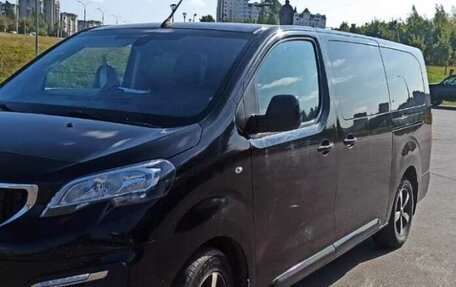 Peugeot Traveller I, 2022 год, 2 350 000 рублей, 1 фотография