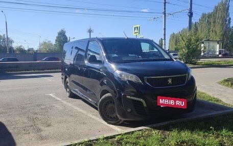 Peugeot Traveller I, 2022 год, 2 350 000 рублей, 3 фотография